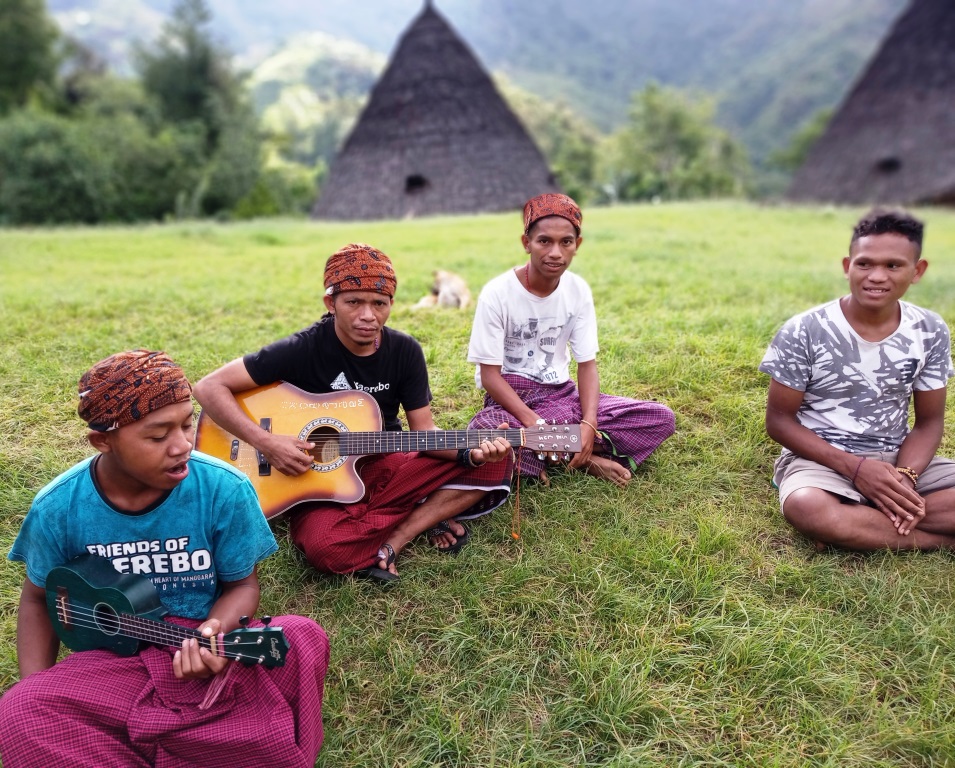 Four men playing music on the grass | Ummi Goes Where?