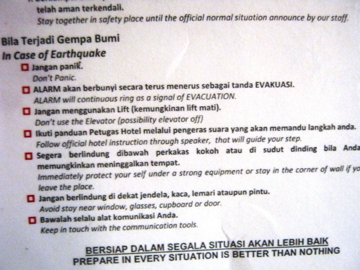 Earthquake warning in Indonesian hotel
